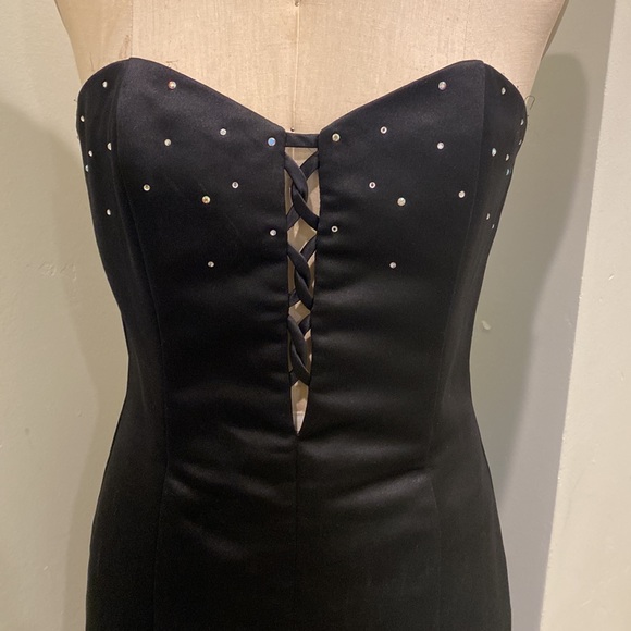 Black Gunnesax Strapless Formal Dress - Picture 4 of 8